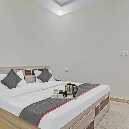 Townhouse P.S.Palace Near Amausi Metro Station 러크나우 외부 사진