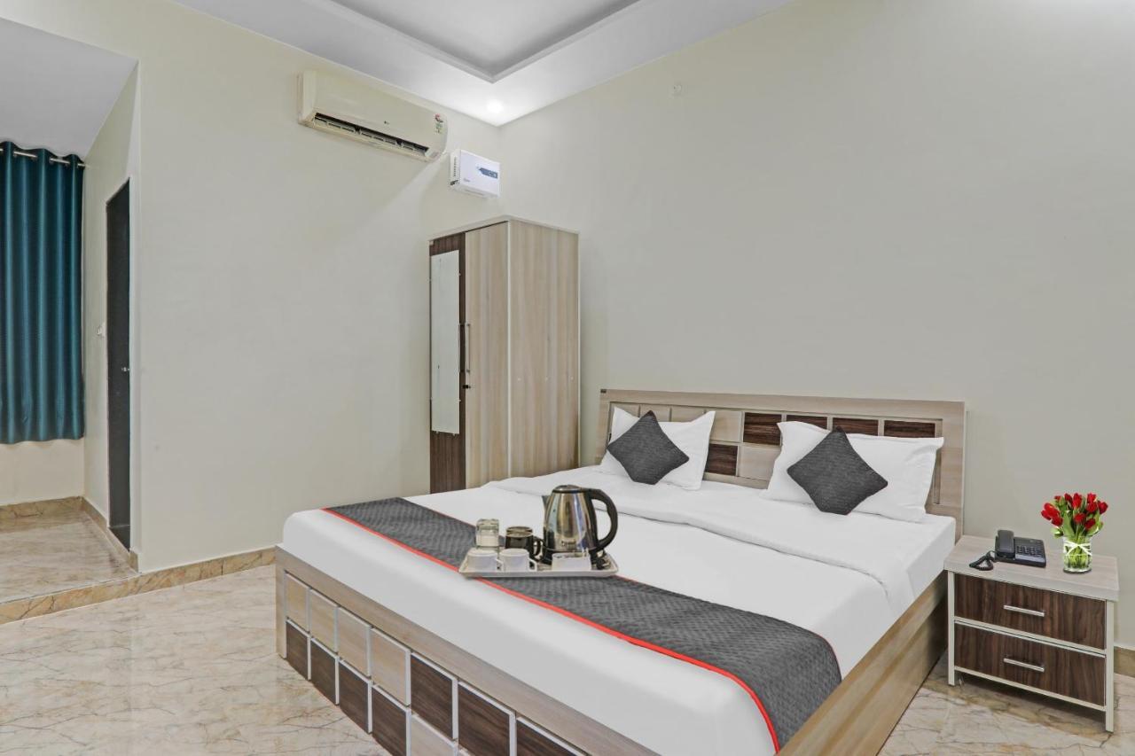 Townhouse P.S.Palace Near Amausi Metro Station 러크나우 외부 사진