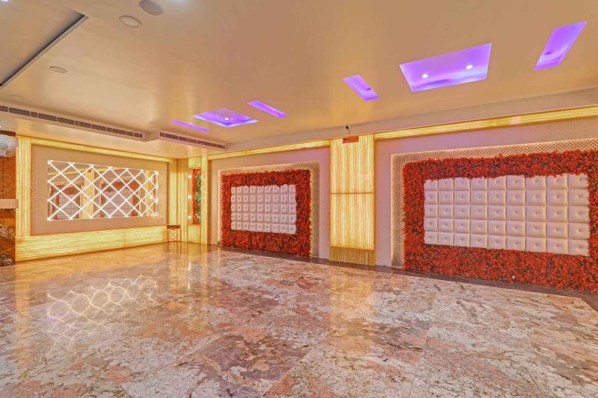 Townhouse P.S.Palace Near Amausi Metro Station 러크나우 외부 사진