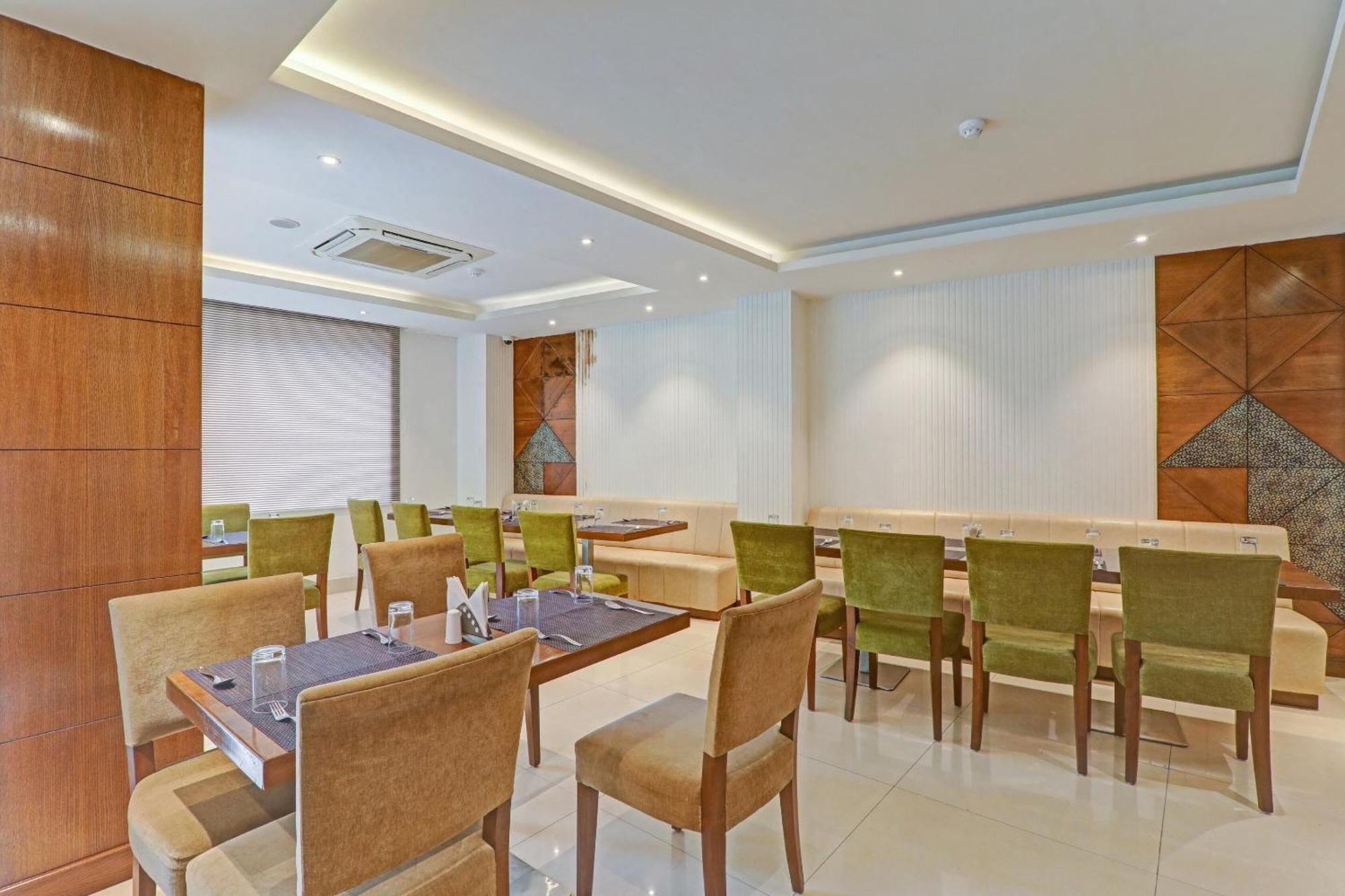 Townhouse P.S.Palace Near Amausi Metro Station 러크나우 외부 사진