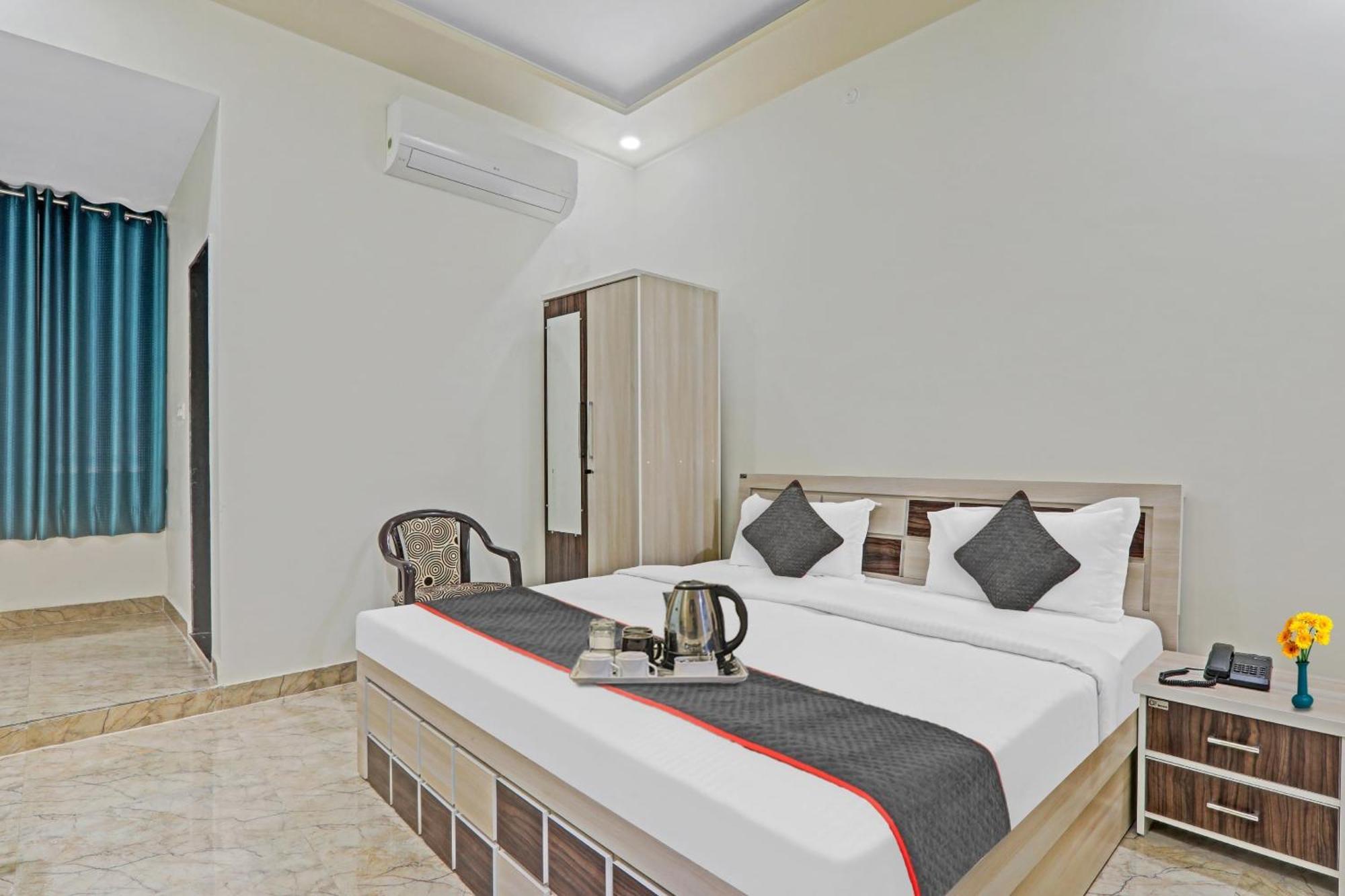 Townhouse P.S.Palace Near Amausi Metro Station 러크나우 외부 사진