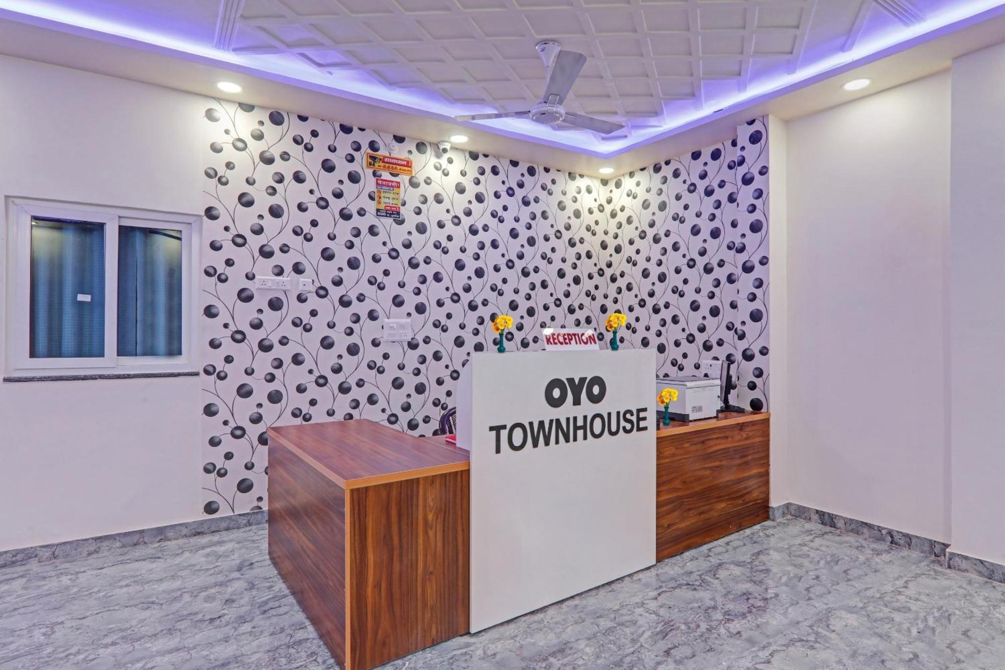 Townhouse P.S.Palace Near Amausi Metro Station 러크나우 외부 사진