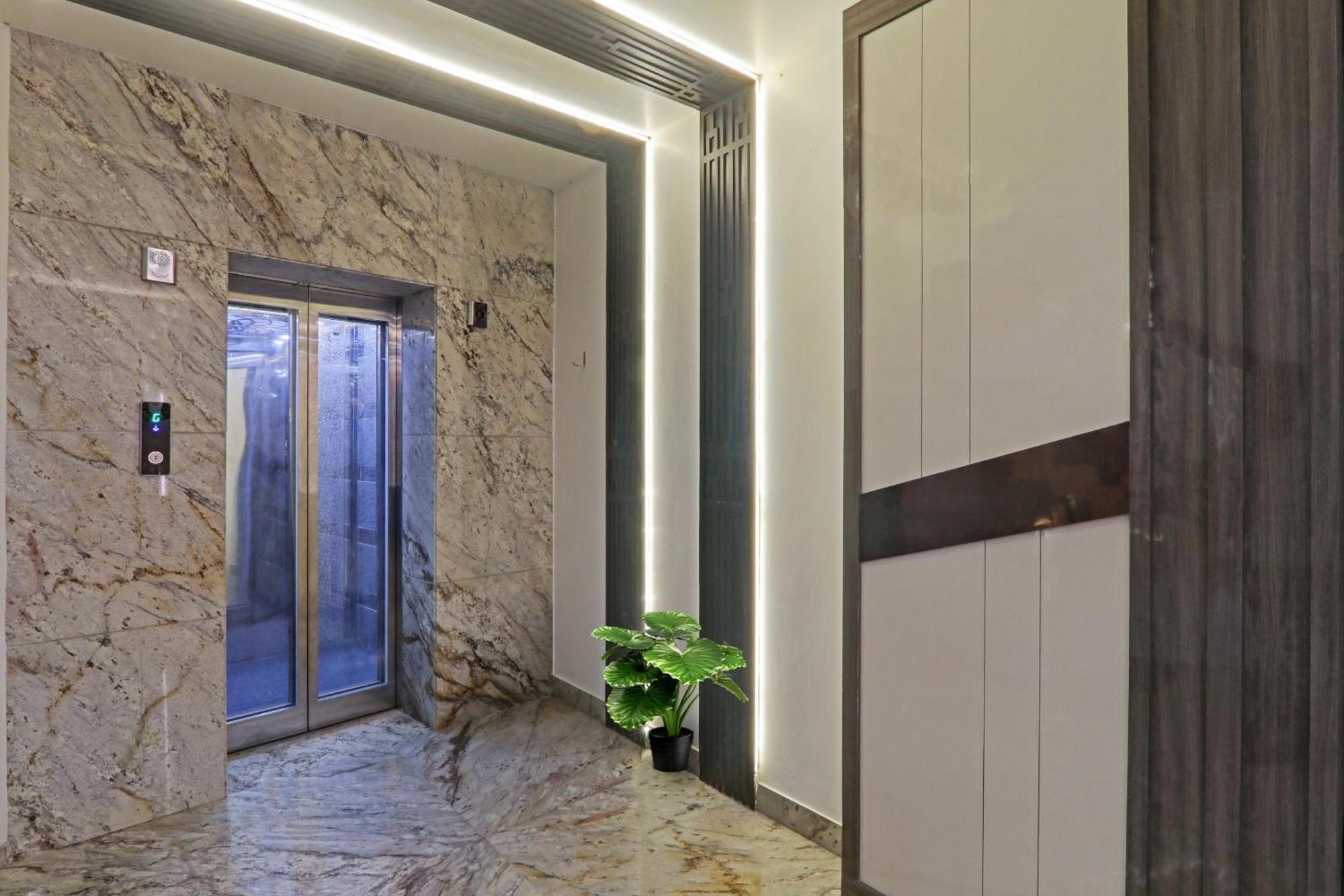 Townhouse P.S.Palace Near Amausi Metro Station 러크나우 외부 사진