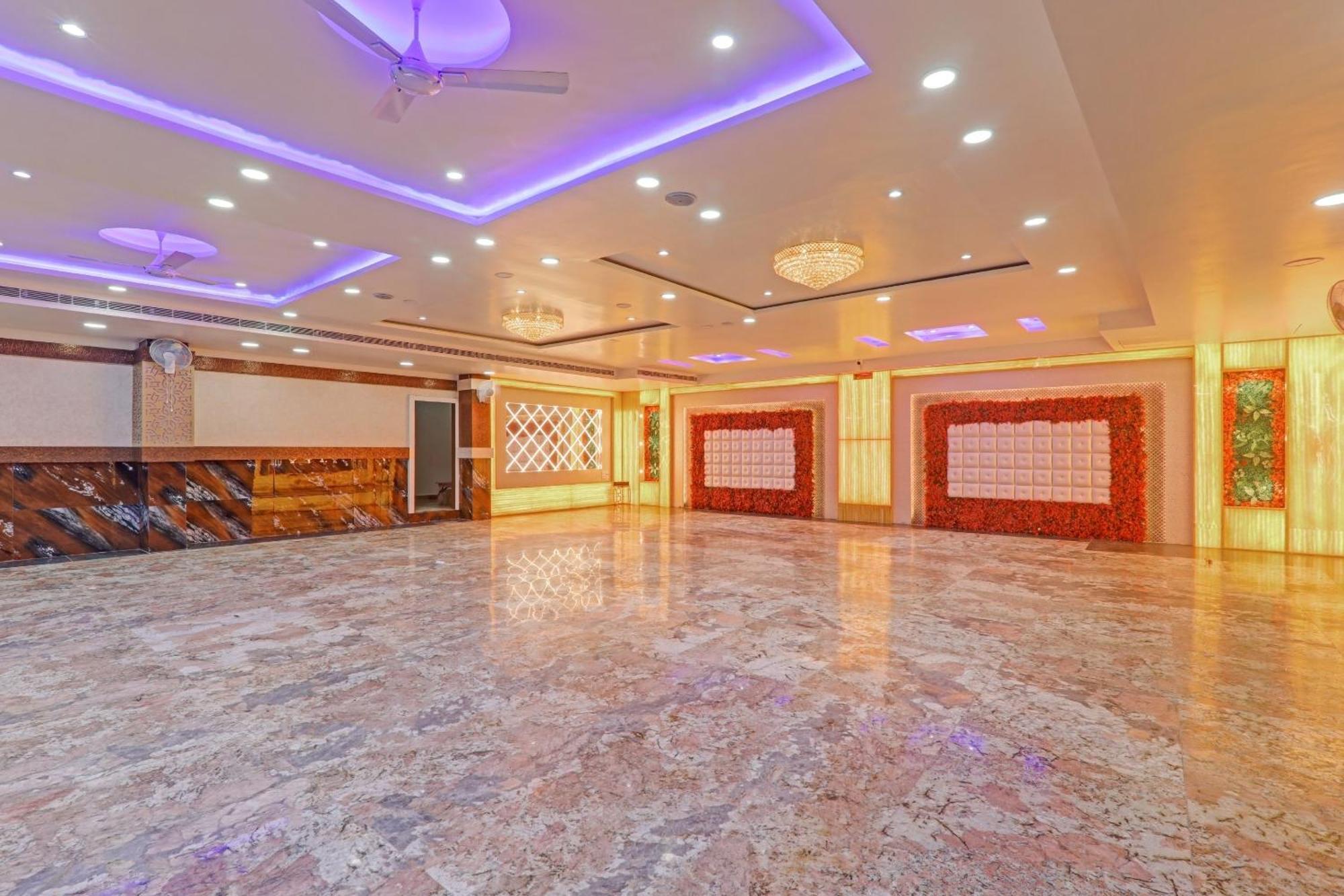 Townhouse P.S.Palace Near Amausi Metro Station 러크나우 외부 사진