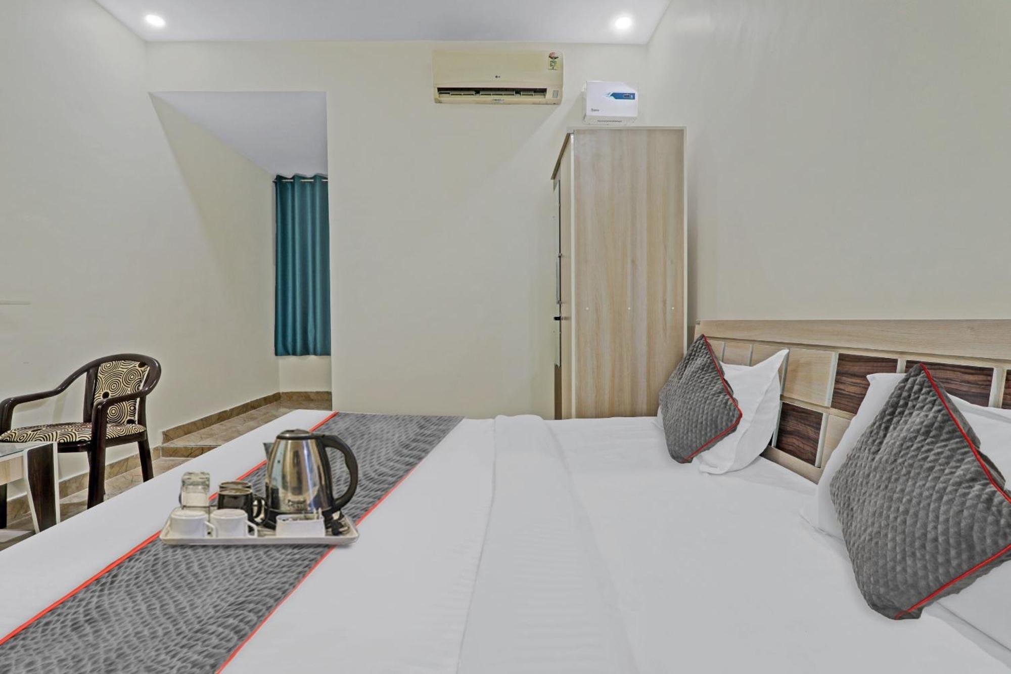 Townhouse P.S.Palace Near Amausi Metro Station 러크나우 외부 사진